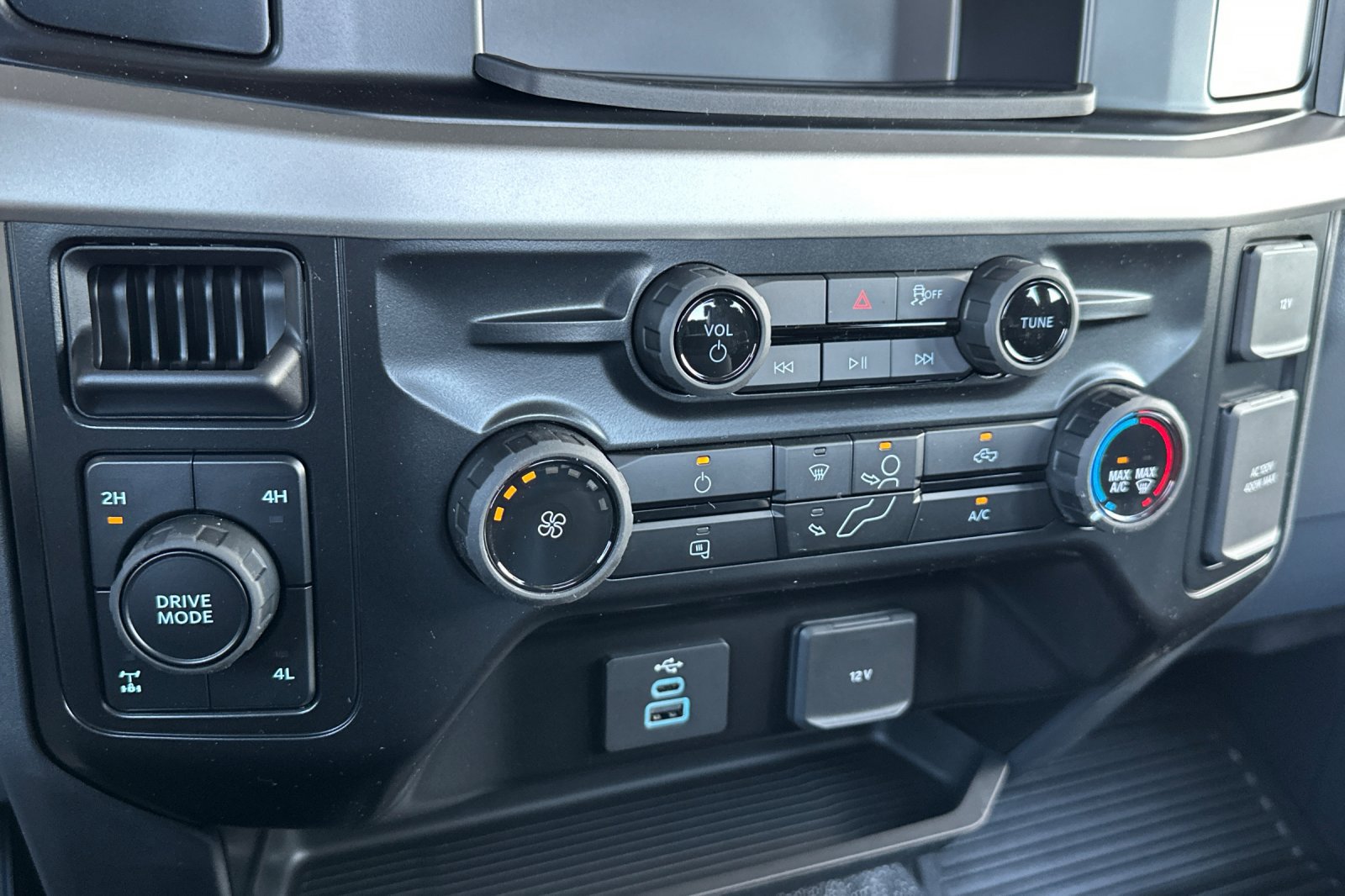 New 2026 Ford F250 XL AWD/4WD image 19