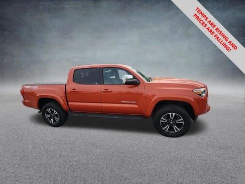 Used 2016 Toyota Tacoma TRD Sport w/ Premium & Technology Package image 18