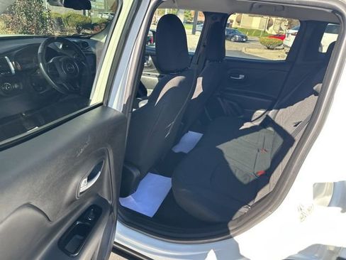 Used 2022 Jeep Renegade Latitude w/ Convenience Group image 16