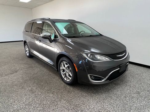 Used 2017 Chrysler Pacifica Limited w/ Advanced Safetytec Group image 19