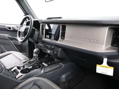 New 2025 Ford Bronco Outer Banks image 24
