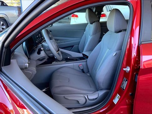 Used 2025 Hyundai Elantra SE image 7