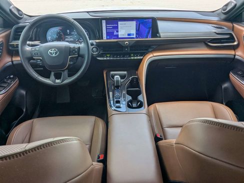 Used 2025 Toyota Crown Signia AWD/4WD image 18