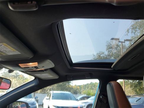 Used 2017 Toyota RAV4 SE image 36