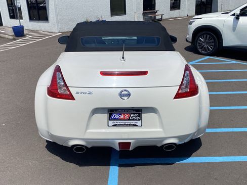 Used 2016 Nissan 370Z Roadster image 4