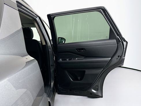 Used 2025 Nissan Pathfinder SV image 31