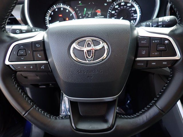 Used 2023 Toyota Highlander XLE AWD/4WD image 19