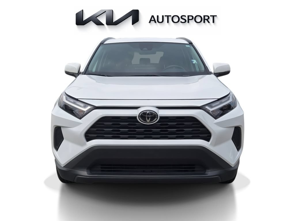 Used 2025 Toyota RAV4 XLE AWD/4WD image 2