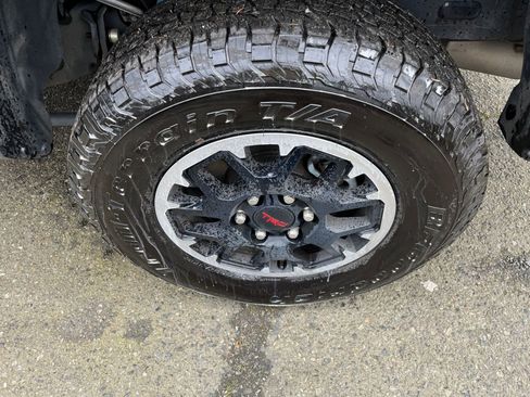 Used 2025 Toyota Tacoma TRD Off-Road image 30