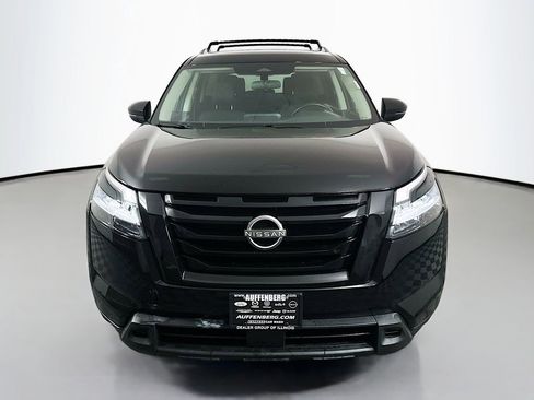 Used 2022 Nissan Pathfinder SV w/ SV Black Package image 2