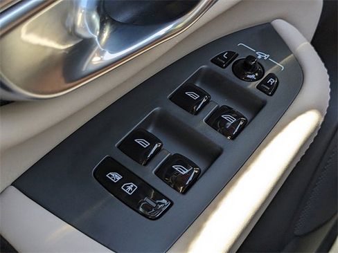 New 2025 Volvo XC90 B6 Core w/ Climate Package image 27