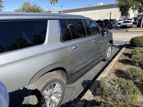 Used 2025 GMC Yukon XL Denali image 3