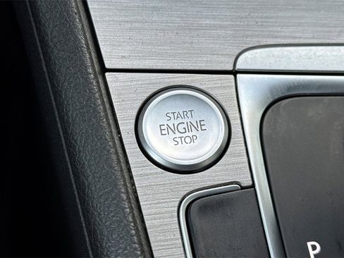 Used 2017 Volkswagen Golf Wolfsburg Edition image 26