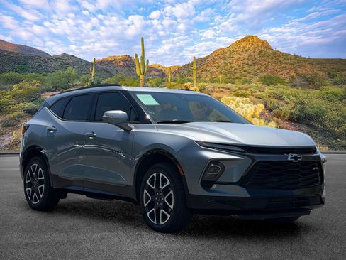 Used 2024 Chevrolet Blazer RS w/ Enhanced Convenience Package FWD image 2