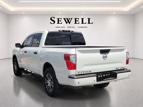 Used 2024 Nissan Titan SV w/ SV Convenience Package AWD/4WD image 5
