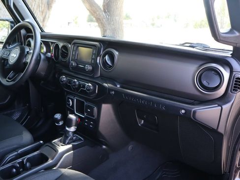 Used 2018 Jeep Wrangler Unlimited Sport AWD/4WD image 17