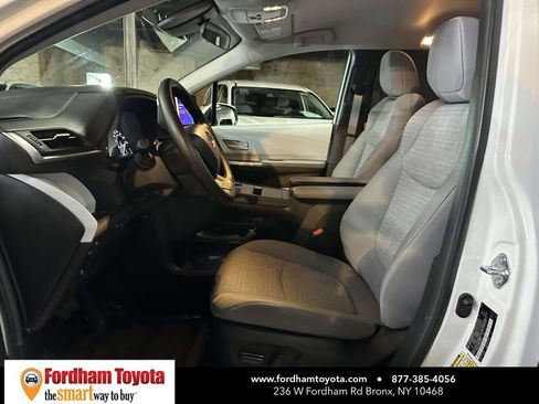 Used 2026 Toyota Sienna LE FWD image 15