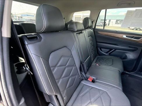 Used 2025 Volkswagen Atlas SE AWD/4WD image 25