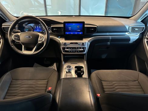 Used 2021 Ford Explorer XLT AWD/4WD image 9