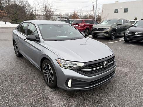 Used 2024 Volkswagen Jetta Sport image 3