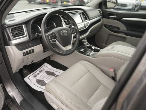 Used 2015 Toyota Highlander XLE image 8