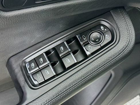 Certified 2018 Porsche Macan AWD/4WD image 19
