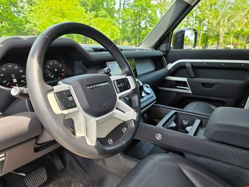 Used 2023 Land Rover Defender 110 S image 9