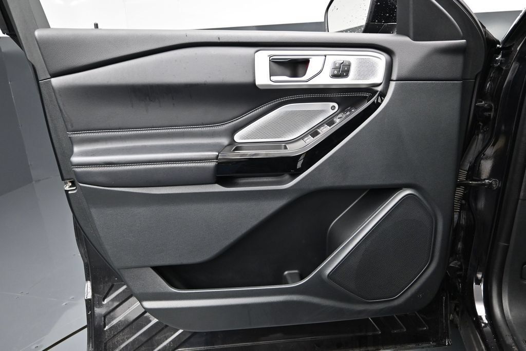 Used 2021 Ford Explorer ST w/ ST Street Pack AWD/4WD image 18