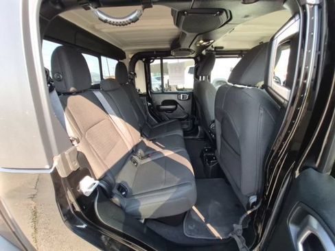 Used 2020 Jeep Gladiator Sport w/ Technology Group AWD/4WD image 14