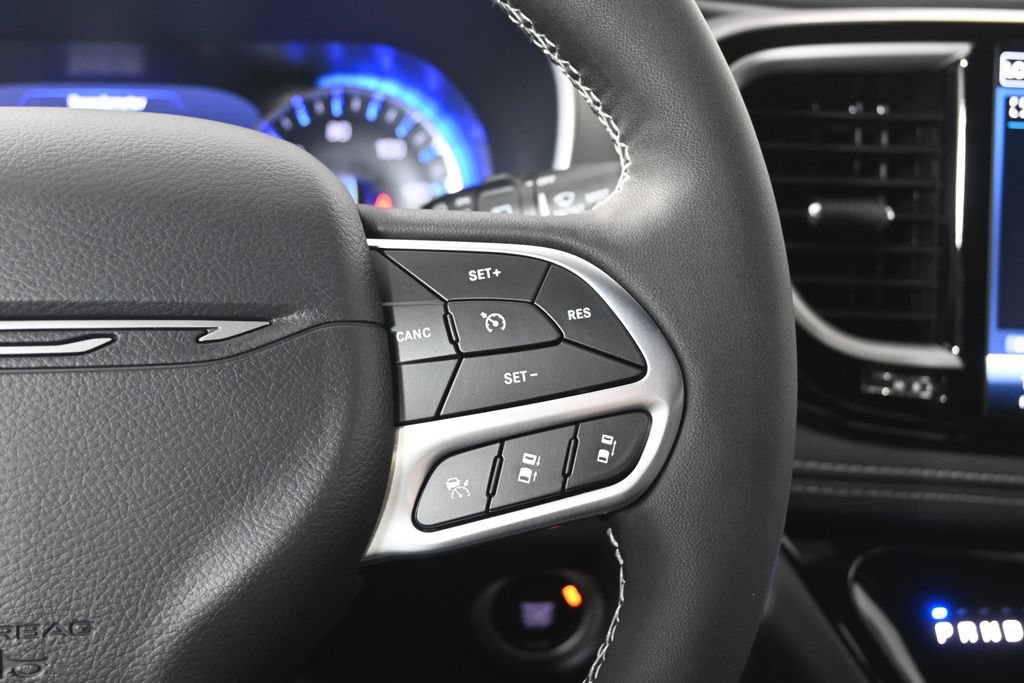 New 2027 Chrysler Pacifica Select AWD/4WD image 37