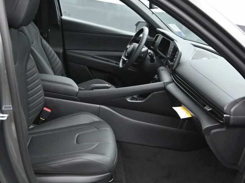 New 2026 Hyundai Elantra SEL Sport FWD image 11