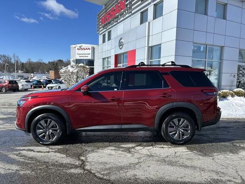 Used 2024 Nissan Pathfinder SV w/ Black Appearance Package AWD/4WD image 5