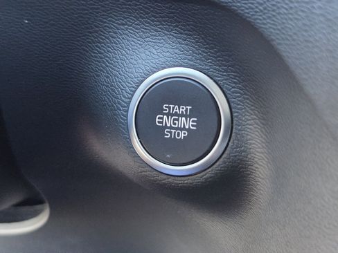 Certified 2025 Volvo XC40 B5 Core w/ Protection Package Premier image 30