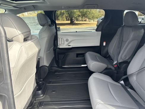 New 2025 Toyota Sienna XLE image 24