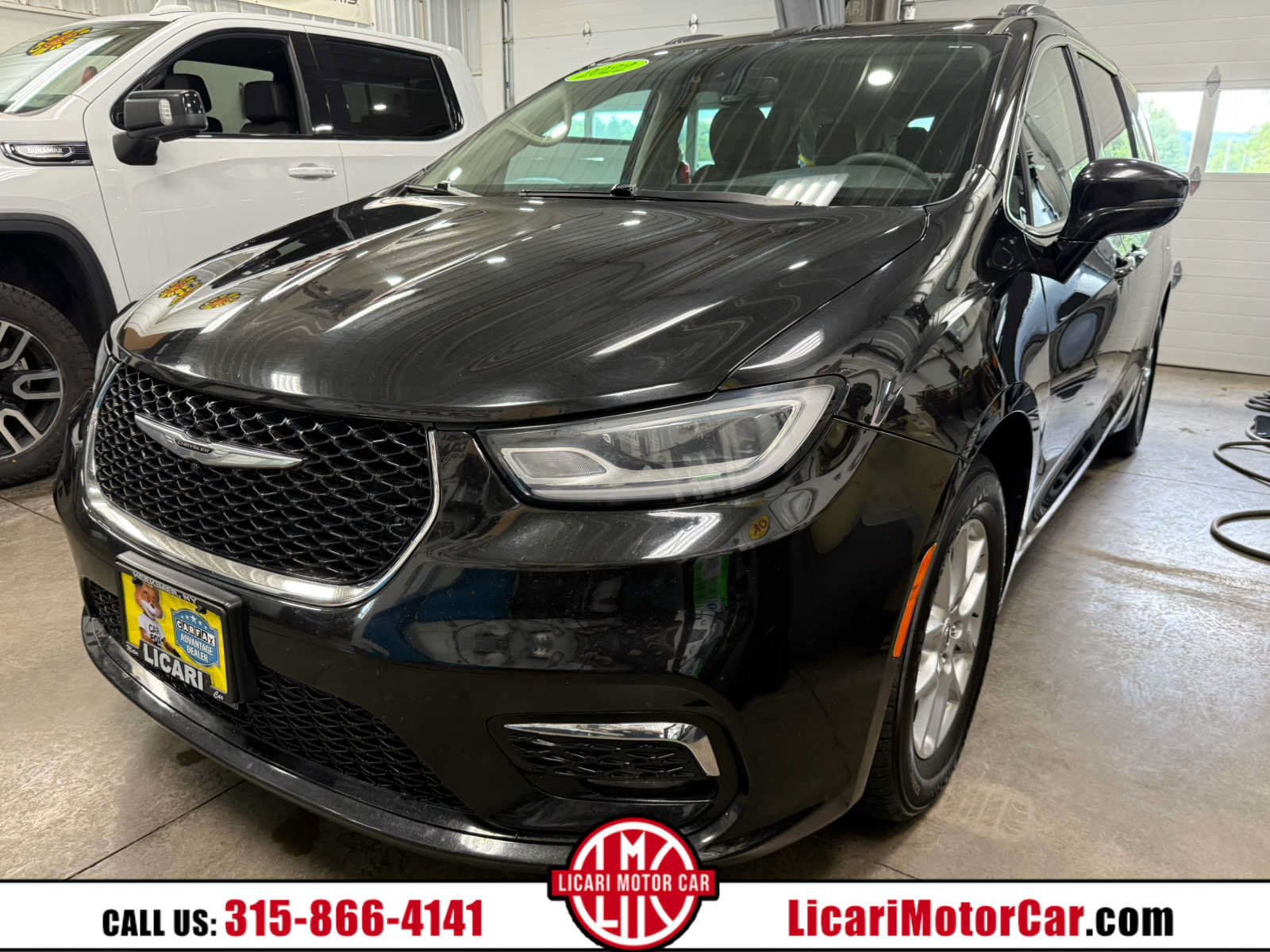 Used 2022 Chrysler Pacifica Touring-L FWD image 1