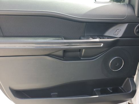 Used 2020 Ford Expedition XLT image 27