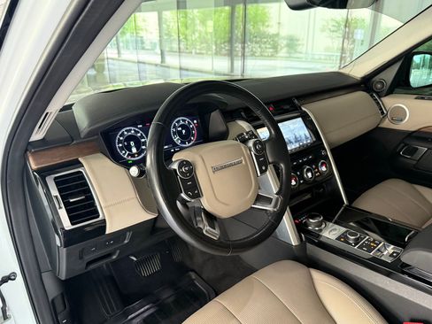 Used 2018 Land Rover Discovery HSE AWD/4WD image 4