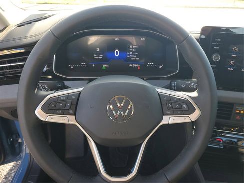 Used 2025 Volkswagen Jetta SE image 11