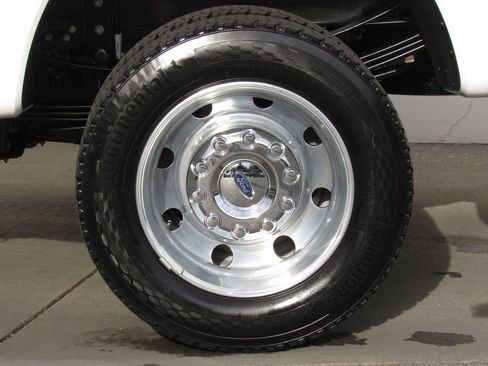 Certified 2024 Ford F450 Platinum w/ FX4 Off-Road Package image 45