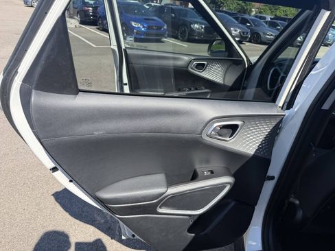 Used 2022 Kia Soul LX w/ Technology Package FWD image 19