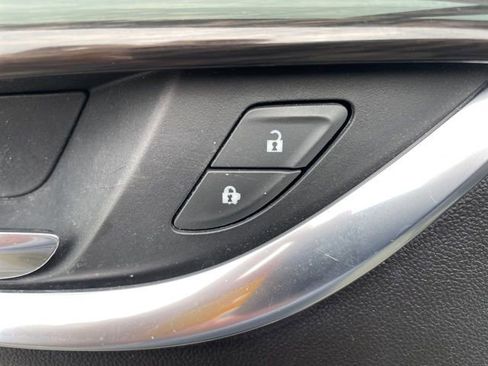 Used 2023 Buick Enclave Essence w/ Sport Touring Edition image 14