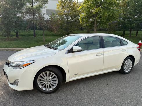 Used 2013 Toyota Avalon XLE Touring FWD image 4