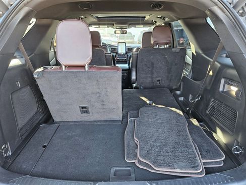 Used 2023 Ford Explorer Platinum w/ Technology Package AWD/4WD image 33