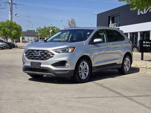 Used 2019 Ford Edge SEL w/ Equipment Group 201A image 2