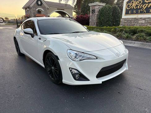 Used 2015 Scion FR-S image 2