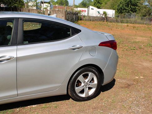 Used 2013 Hyundai Elantra GLS w/ Preferred Pkg image 10