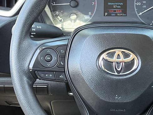 Used 2025 Toyota Corolla LE FWD image 12