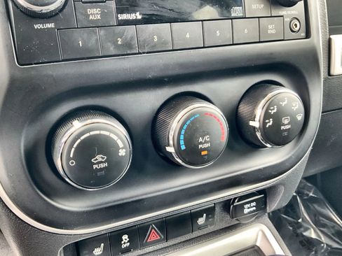 Used 2017 Jeep Compass Latitude AWD/4WD image 16
