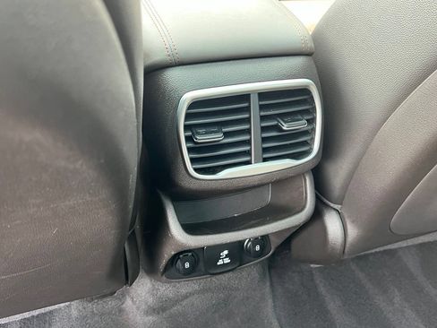 Used 2020 Hyundai Santa Fe Limited AWD/4WD image 17