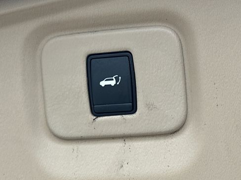 Used 2018 Nissan Pathfinder Platinum image 20